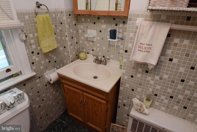 419 CONTINENTAL RD, Hatboro, PA 19040