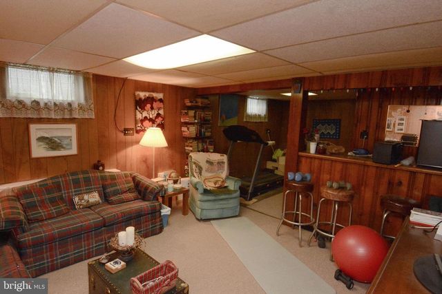 419 CONTINENTAL RD, Hatboro, PA 19040