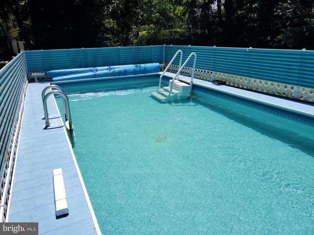 419 CONTINENTAL RD, Hatboro, PA 19040