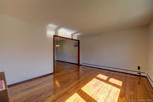 75 Farnum Boulevard, Franklin Square, NY 11010
