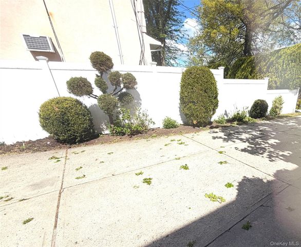 75 Farnum Boulevard, Franklin Square, NY 11010