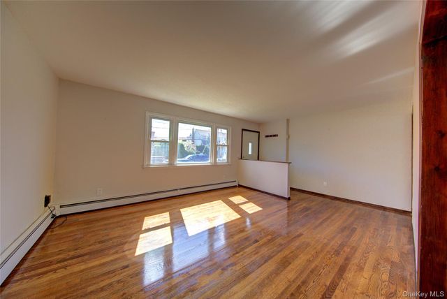 75 Farnum Boulevard, Franklin Square, NY 11010