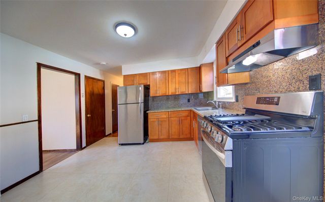 75 Farnum Boulevard, Franklin Square, NY 11010