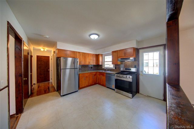 75 Farnum Boulevard, Franklin Square, NY 11010
