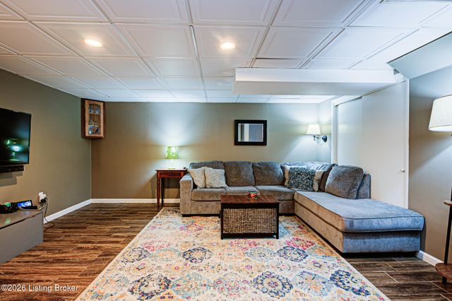 1707 Calder Ct, Louisville, KY 40205