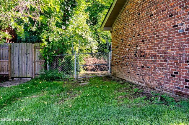 1707 Calder Ct, Louisville, KY 40205