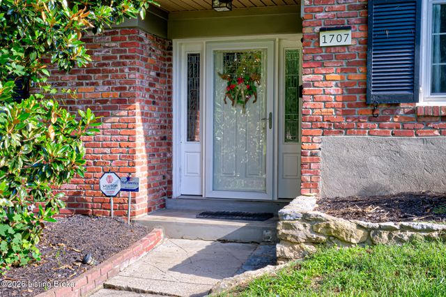 1707 Calder Ct, Louisville, KY 40205
