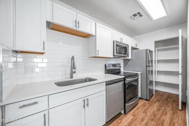 3065 N 67TH Avenue 202, Phoenix, AZ 85033