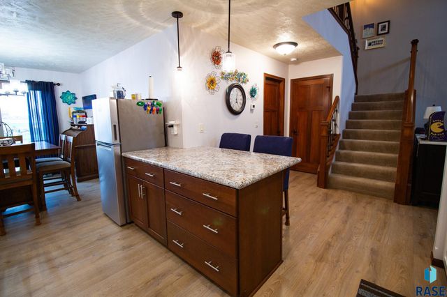 2505 S Kinderhook Ave, Sioux Falls, SD 57106