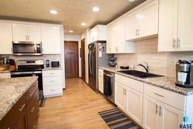 2505 S Kinderhook Ave, Sioux Falls, SD 57106