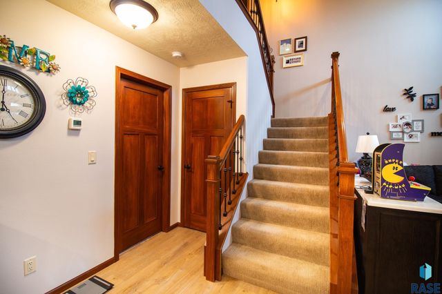 2505 S Kinderhook Ave, Sioux Falls, SD 57106