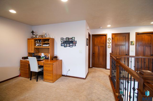 2505 S Kinderhook Ave, Sioux Falls, SD 57106