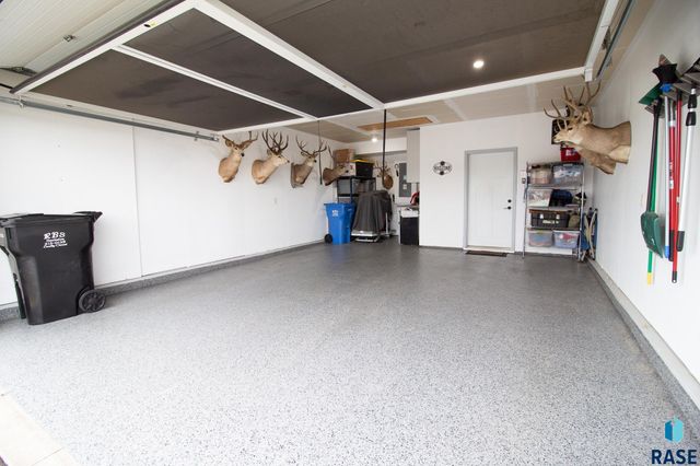 2505 S Kinderhook Ave, Sioux Falls, SD 57106