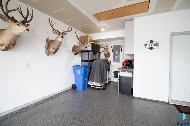 2505 S Kinderhook Ave, Sioux Falls, SD 57106