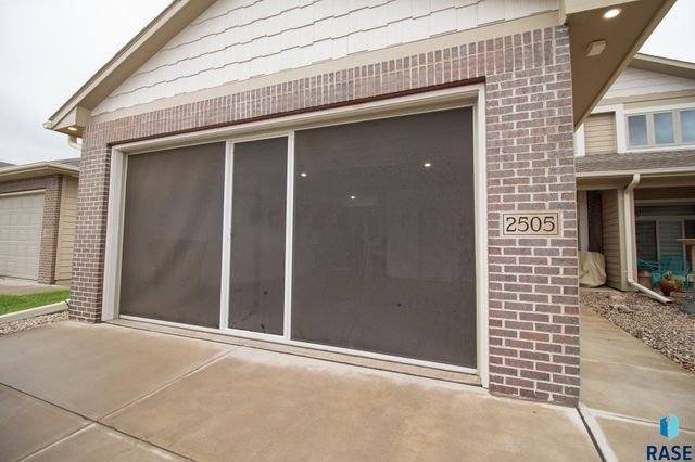 2505 S Kinderhook Ave, Sioux Falls, SD 57106