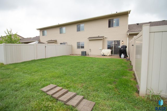 2505 S Kinderhook Ave, Sioux Falls, SD 57106