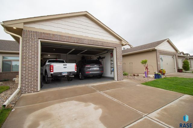 2505 S Kinderhook Ave, Sioux Falls, SD 57106