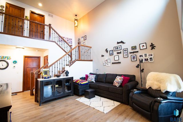 2505 S Kinderhook Ave, Sioux Falls, SD 57106