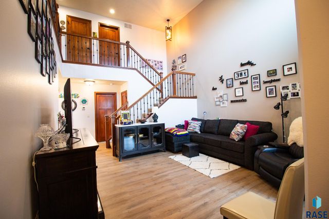 2505 S Kinderhook Ave, Sioux Falls, SD 57106