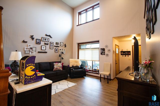 2505 S Kinderhook Ave, Sioux Falls, SD 57106