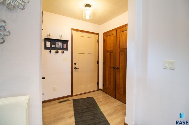 2505 S Kinderhook Ave, Sioux Falls, SD 57106