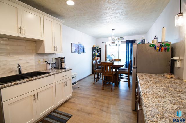 2505 S Kinderhook Ave, Sioux Falls, SD 57106