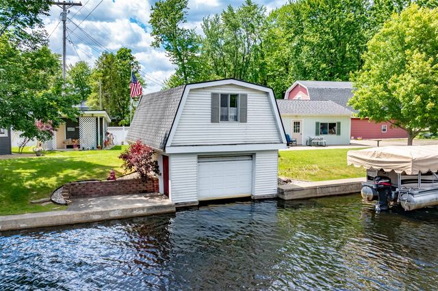 2282 Parker Drive, Wayland, MI 49348