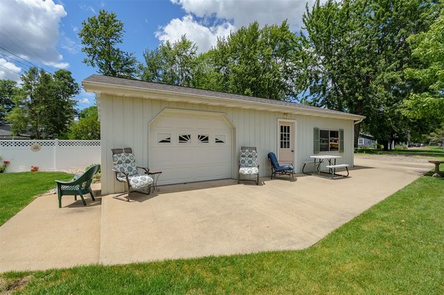 2282 Parker Drive, Wayland, MI 49348