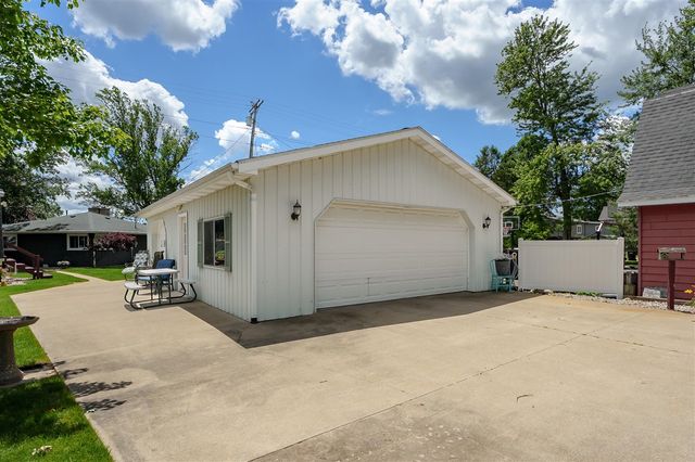 2282 Parker Drive, Wayland, MI 49348