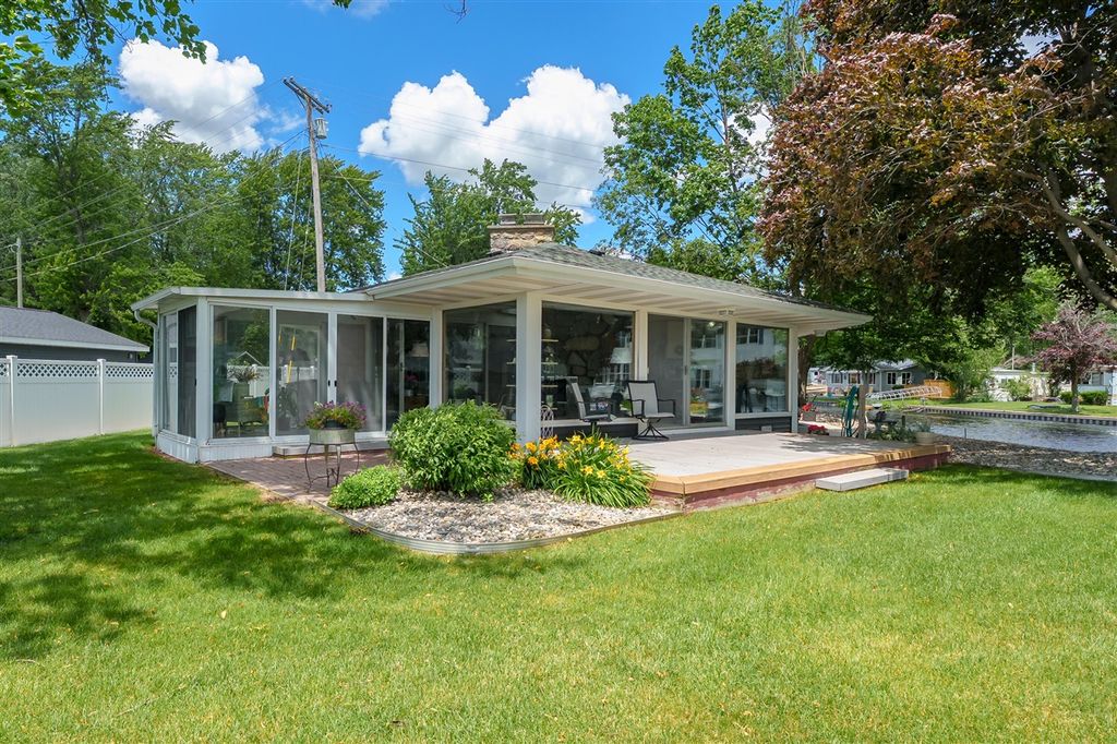 2282 Parker Drive, Wayland, MI 49348