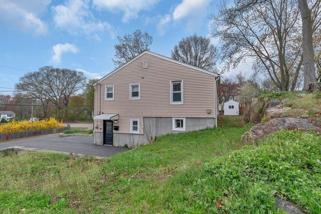 204 Talcott St, Woonsocket, RI 02895