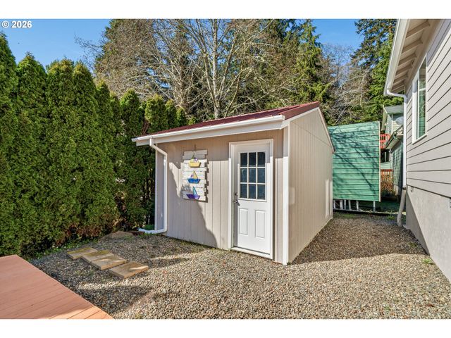 947 S JUNIPER St, Rockaway Beach, OR 97136