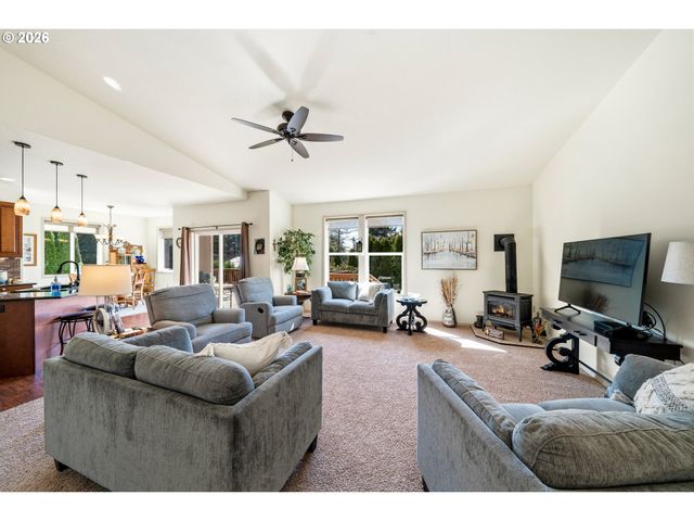 947 S JUNIPER St, Rockaway Beach, OR 97136
