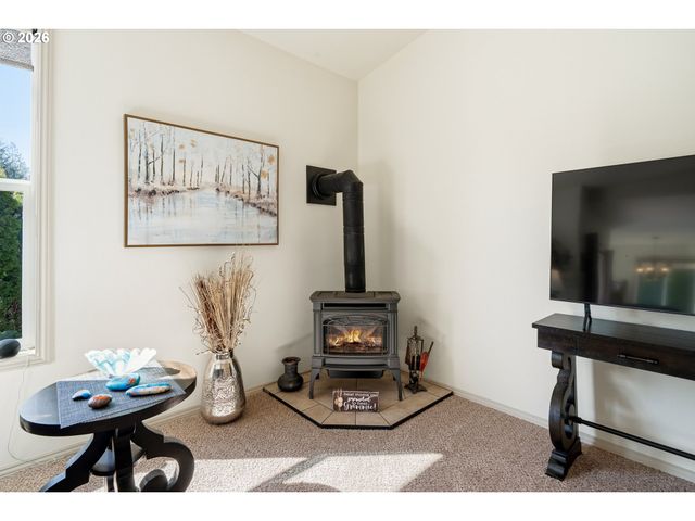 947 S JUNIPER St, Rockaway Beach, OR 97136