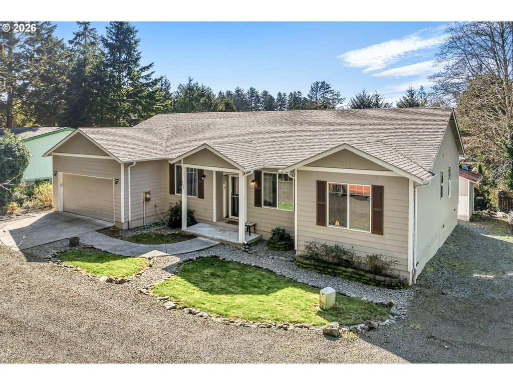 947 S JUNIPER St, Rockaway Beach, OR 97136