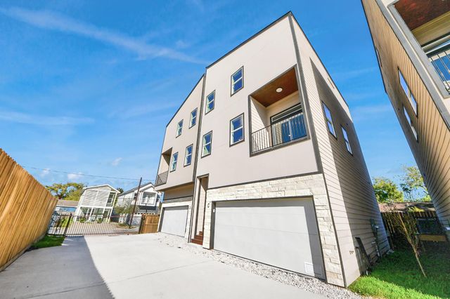 1216 E 34th Street C, Houston, TX 77022