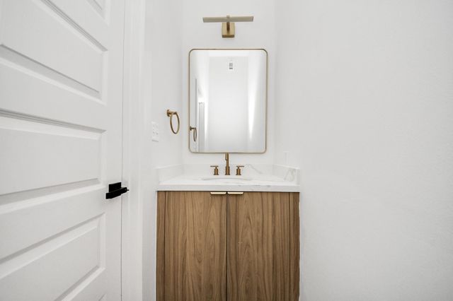 1216 E 34th Street C, Houston, TX 77022