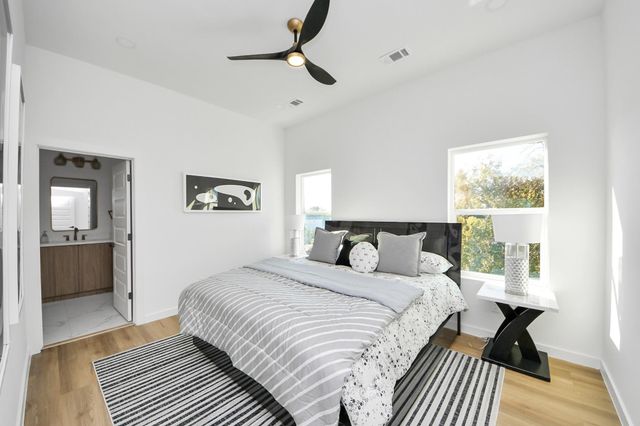 1216 E 34th Street C, Houston, TX 77022