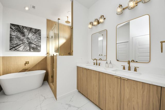 1216 E 34th Street C, Houston, TX 77022