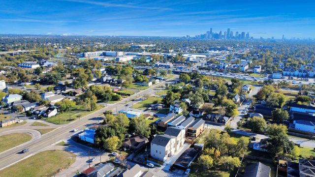 1216 E 34th Street C, Houston, TX 77022