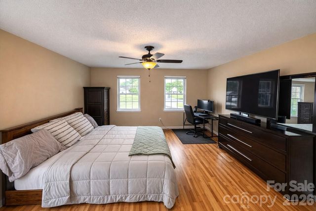 7531 Woodknoll Drive, Charlotte, NC 28217