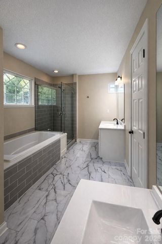 7531 Woodknoll Drive, Charlotte, NC 28217