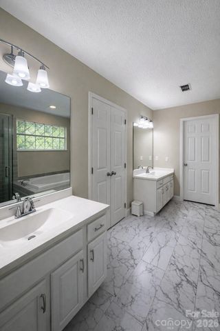 7531 Woodknoll Drive, Charlotte, NC 28217