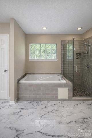 7531 Woodknoll Drive, Charlotte, NC 28217
