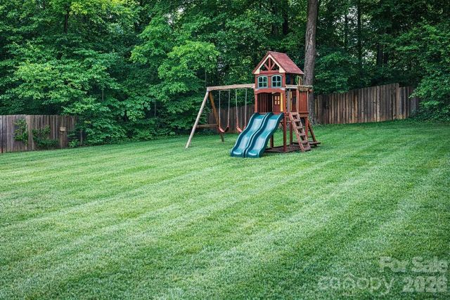 7531 Woodknoll Drive, Charlotte, NC 28217