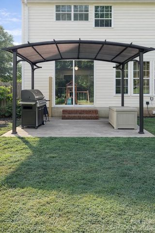 7531 Woodknoll Drive, Charlotte, NC 28217