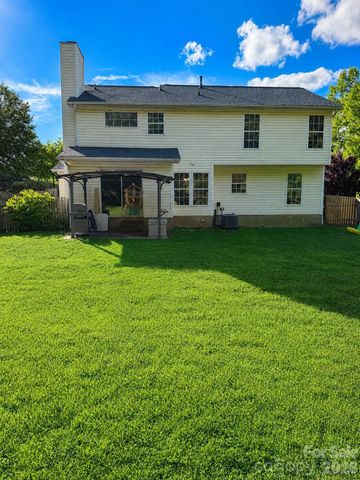 7531 Woodknoll Drive, Charlotte, NC 28217