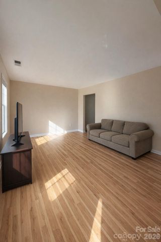 7531 Woodknoll Drive, Charlotte, NC 28217