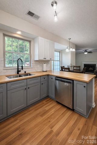 7531 Woodknoll Drive, Charlotte, NC 28217