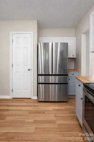 7531 Woodknoll Drive, Charlotte, NC 28217